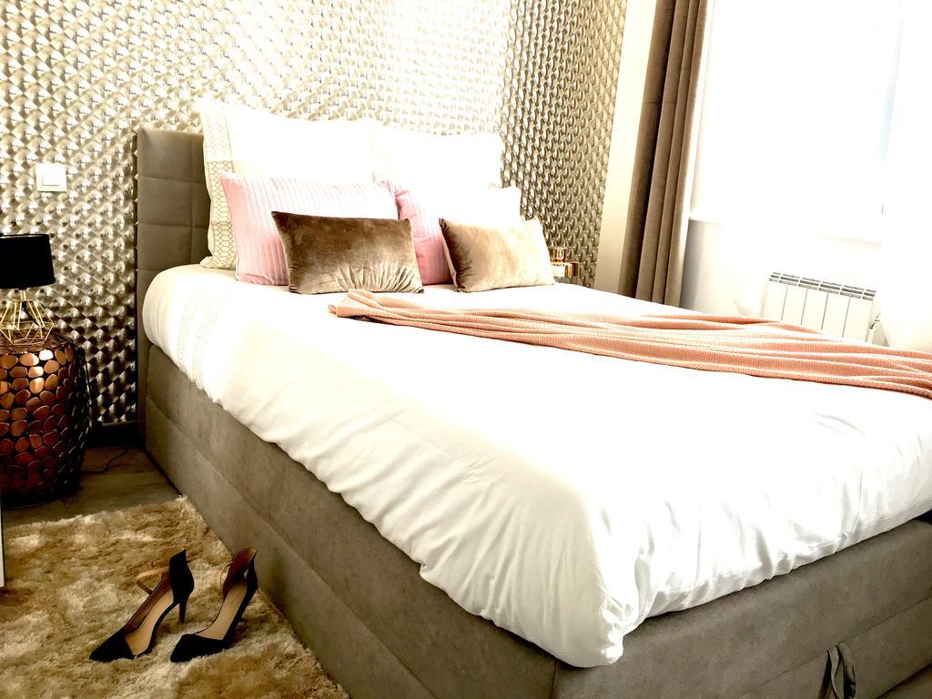 Apartment Midpoint By Life Renaissance